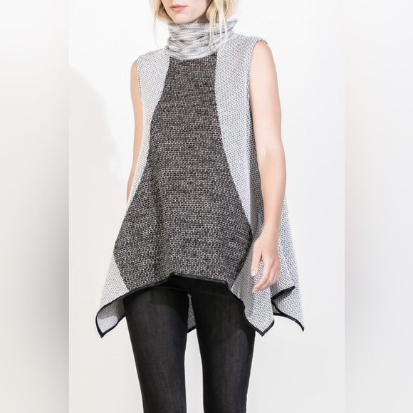 THML Tops - 𝅺Women’s THML leather trim turtleneck black & white knit top size XS